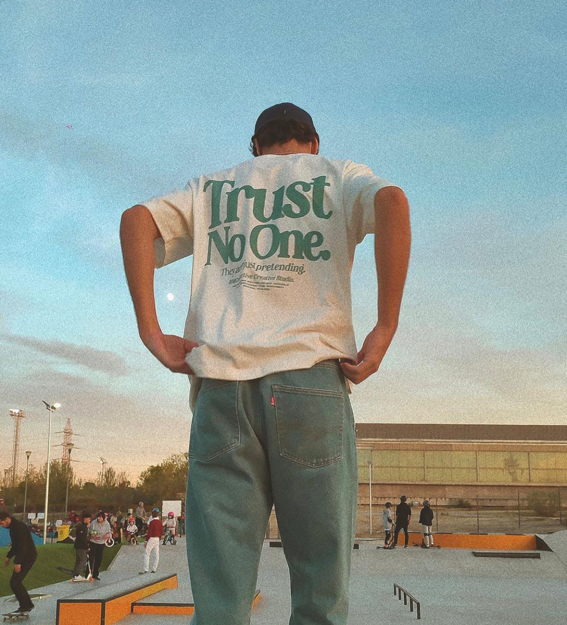 Trust no one t-shirt